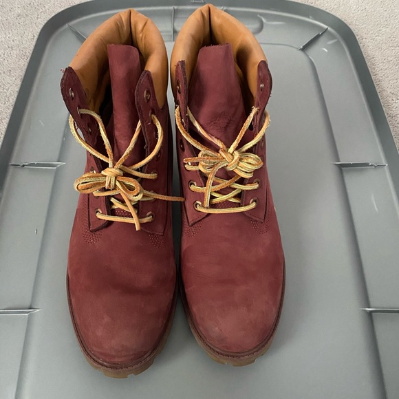 maroon timbs